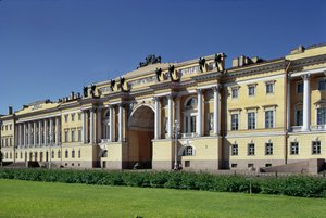 De Senaat en Synode, gebouwd in 1829-34 door Karl Ivanovich Rossi